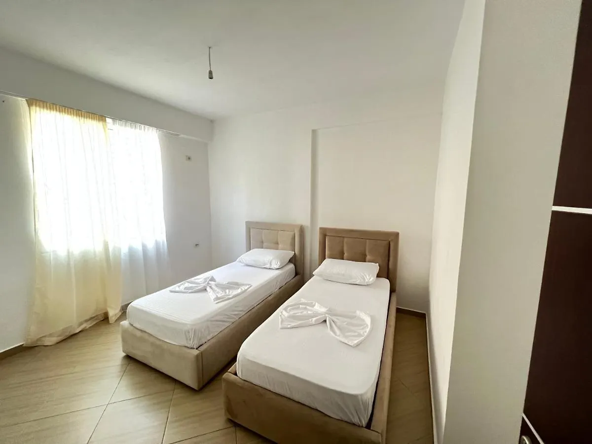Xhino'S Apartments 0*, Sarande